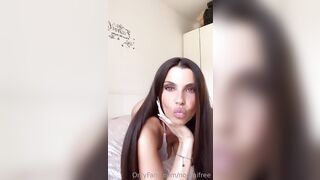 Anteprima del video: Milf fa una cam perchè ha tanta voglia di cazzo