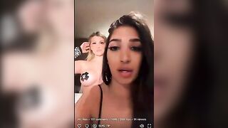 Anteprima del video: Naomi in diretta con amica bionda tettona OF