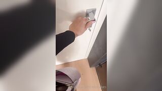 Milf italiana impiegata in banca fa la maiala durante l'orario di ufficio