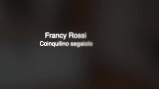 Eccitata come una cagna si fa scopare dal coinquilino