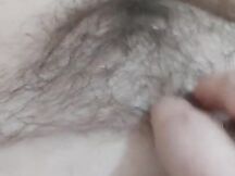 Mia moglie Ginevra si sditalina la fica pelosa