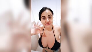 Anteprima del video: Fa ballare le tettone su Tiktok