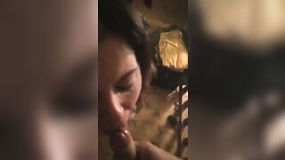 TIRA FUORI LA LINGUA TROIA CHE STO PER SBORRARE !