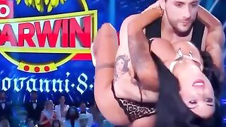 Marilena Scaramozzino e Deola Godini troie a Ciao Darwin