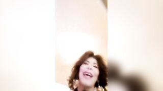 Milly D'Abbraccio tette e fica in mostra a suon di muscia