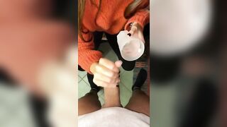 Gli sego l'uccello e lo spurgo nel bicchiere