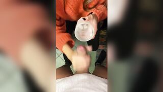 Gli sego l'uccello e lo spurgo nel bicchiere