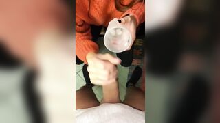 Gli sego l'uccello e lo spurgo nel bicchiere