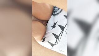 Moglie nudista con la bella passera rasata