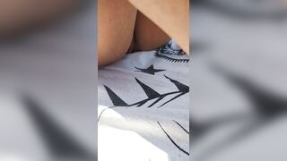 Moglie nudista con la bella passera rasata