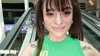 Nadia si esibisce da maiala in pubblico