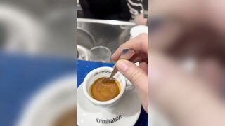 LA BARISTA TETTONA PUGLIESE...