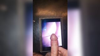 Un gran bel cazzone che sborra sulle mie foto