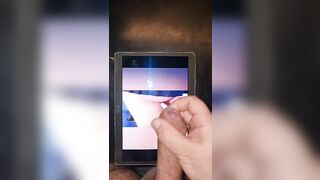 Un gran bel cazzone che sborra sulle mie foto