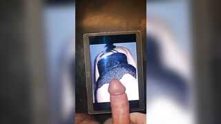 Un gran bel cazzone che sborra sulle mie foto