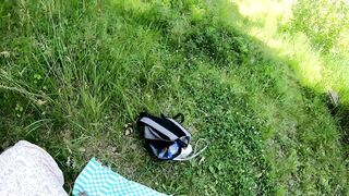 Picnic giovane coppietta