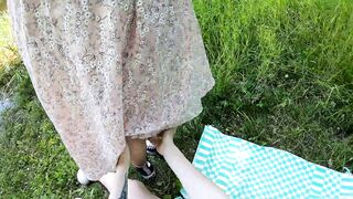 Picnic giovane coppietta