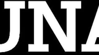 IN UN LOCALE VIOLA FA UN POMPINO AD UN RAGAZZO TEDESCO