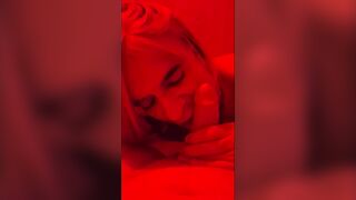 Anteprima del video: IN UN LOCALE VIOLA FA UN POMPINO AD UN RAGAZZO TEDESCO