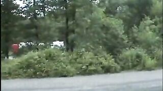 Puttanona inculata sulla strada