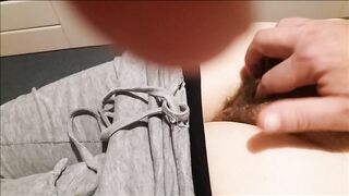 Umiliata e con i piedi legati