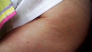 Me la dà nel bosco appoggiata a un albero