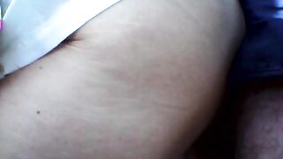 Me la dà nel bosco appoggiata a un albero