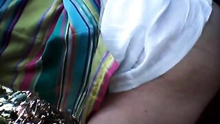 Me la dà nel bosco appoggiata a un albero