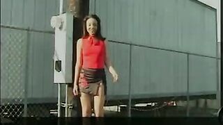 Giovane battona nera catturata da 2 puttanieri