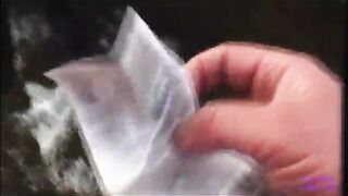 Giovane troietta inculata sulla neve