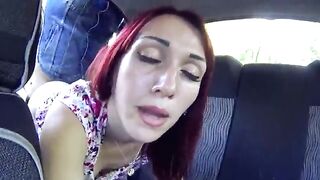 Splendida battona rossa cattura il cliente