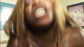 Calda battona nera catturata in strada