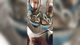 MIA MOGLIE DIANA MI SEGO E VENGO SULLE SUE SCARPE DA ZOCCOLA