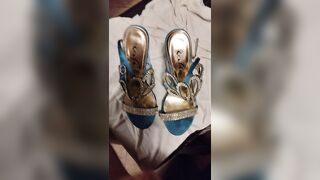 MIA MOGLIE DIANA MI SEGO E VENGO SULLE SUE SCARPE DA ZOCCOLA