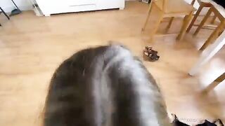 Scopata dal fratellastro in salotto