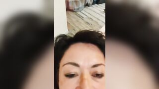 Dai porca ingionocchiati e prendilo tutto !