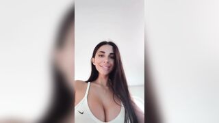 Le sue tettone che ballonzolano