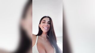 Le sue tettone che ballonzolano