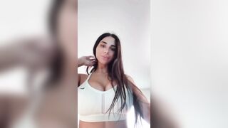 Anteprima del video: Le sue tettone che ballonzolano