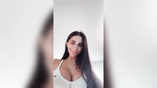 Le sue tettone che ballonzolano