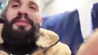 Sega e pompino con ingoio sul treno regionale coppia lombarda