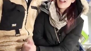 Sega e pompino con ingoio sul treno regionale coppia lombarda