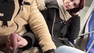 Anteprima del video: Sega e pompino con ingoio sul treno regionale coppia lombarda