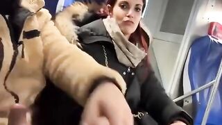 Sega e pompino con ingoio sul treno regionale coppia lombarda