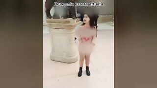 Nuda per prostesta ai Musei Capitolini