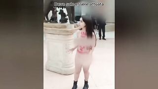 Nuda per prostesta ai Musei Capitolini