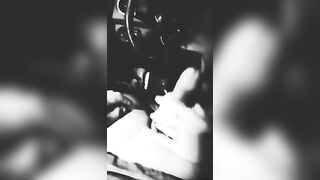 Lei che me lo pompa al parcheggio del supermarket