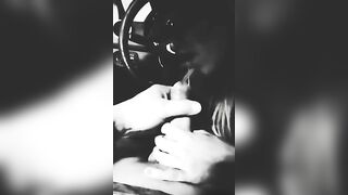 Lei che me lo pompa al parcheggio del supermarket