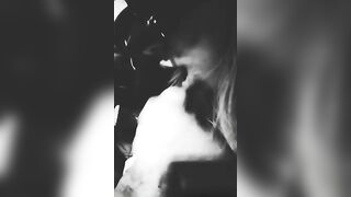 Lei che me lo pompa al parcheggio del supermarket