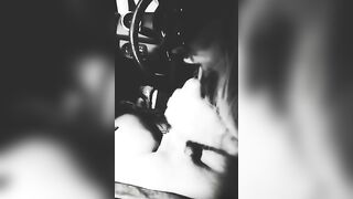 Lei che me lo pompa al parcheggio del supermarket